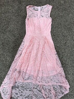 Sleeveless Pink Lace Prom Dress with High-Low Hem